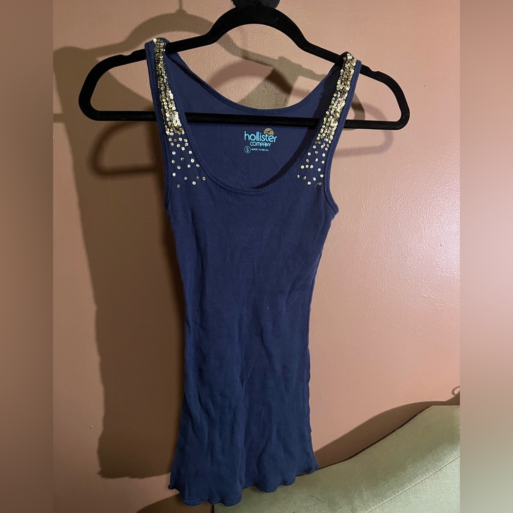 Tight fitted tank. Sized xs, can be worn as a medium. Dress up for summer!